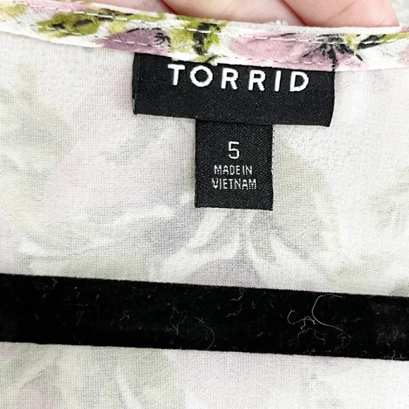 Torrid White & Purple Floral Peplum Chiffon Clip Dot Lace Inset Blouse Size 5X - Picture 7 of 9